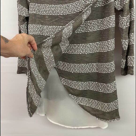 The Limited Layered Look Knit Curtain Back Sweater Size Medium NWOT - Picture 3 of 5